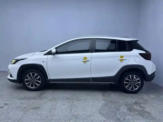 Toyota Yaris L — фото 9