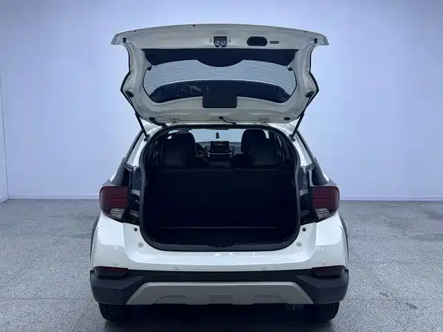 Toyota Yaris L — фото 10