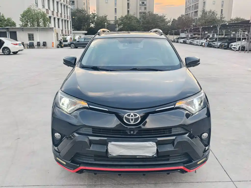 Toyota RAV4 — фото 2