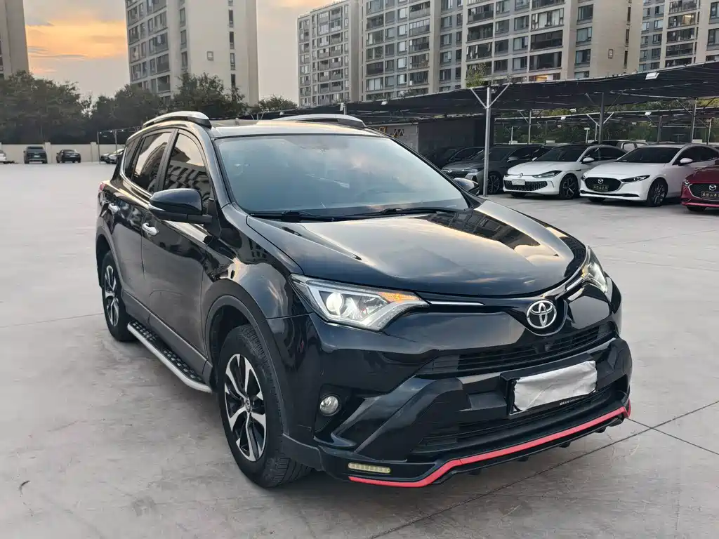 Toyota RAV4 — фото 3