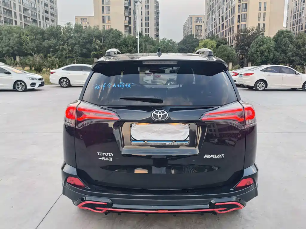 Toyota RAV4 — фото 4
