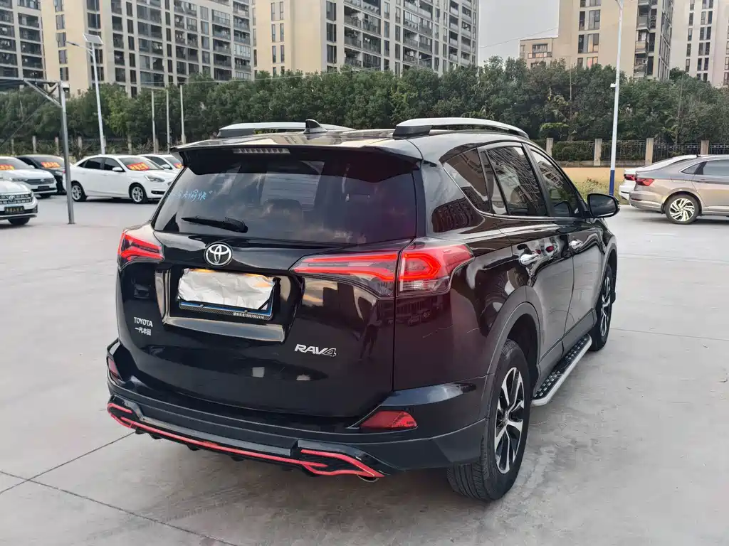 Toyota RAV4 — фото 5