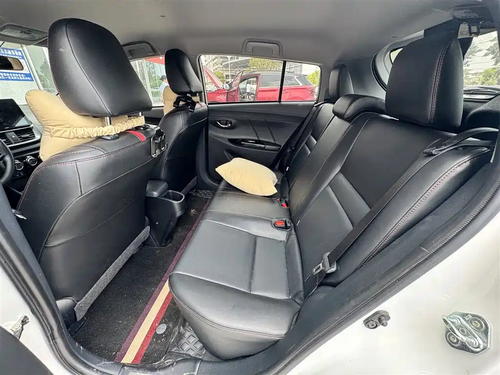 Toyota Yaris L — фото 6