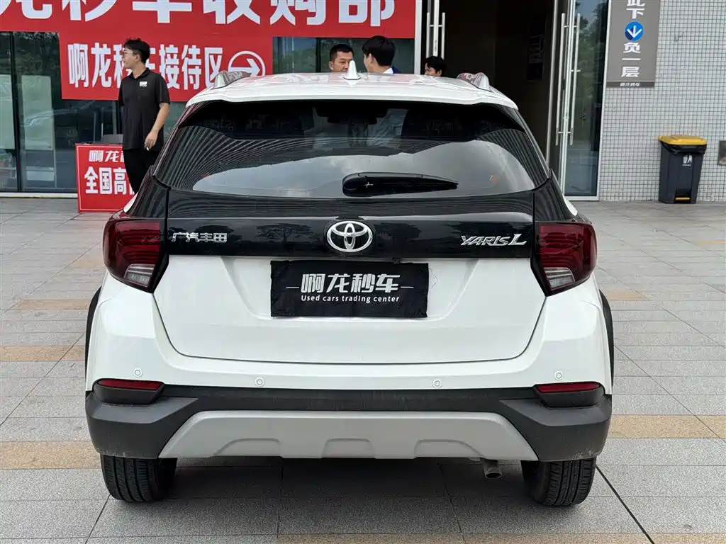 Toyota Yaris L — фото 8