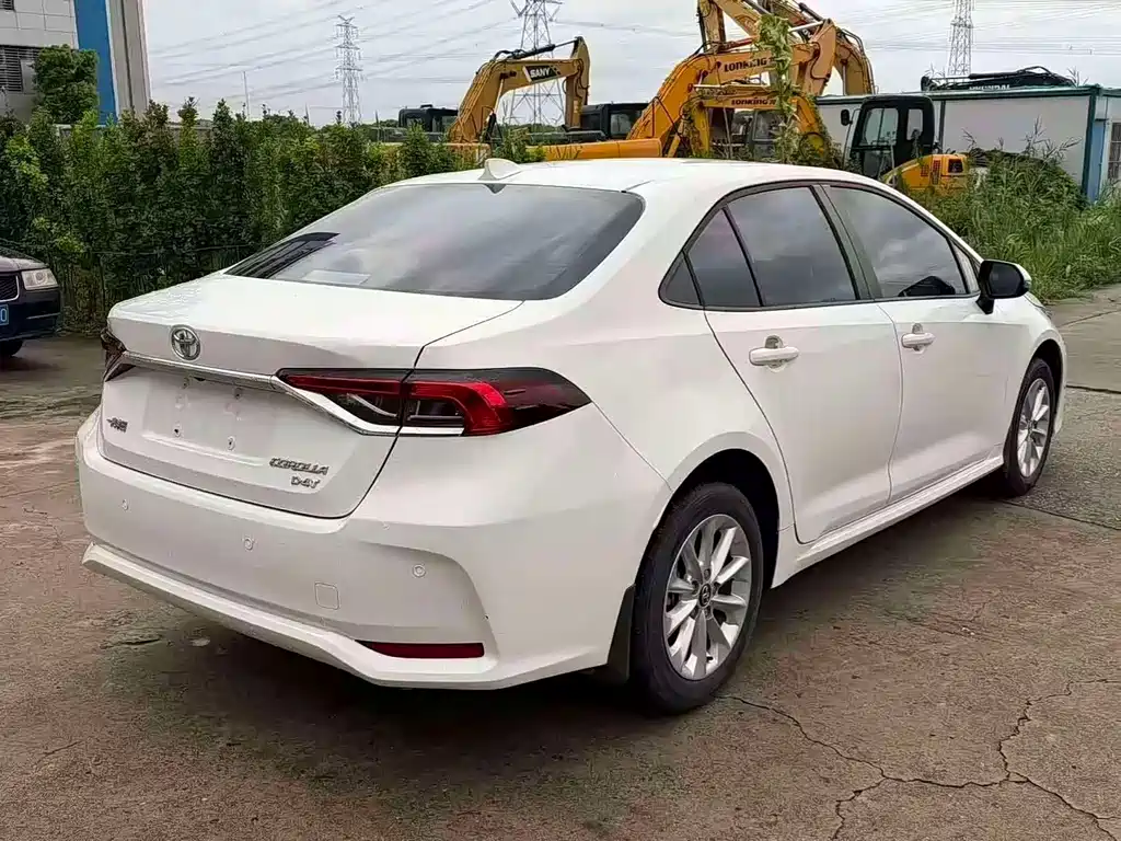 Toyota Corolla — фото 8