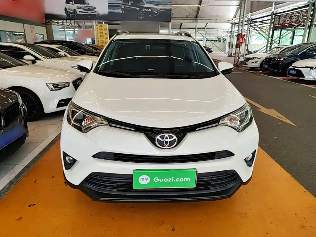 Toyota RAV4 — фото 3