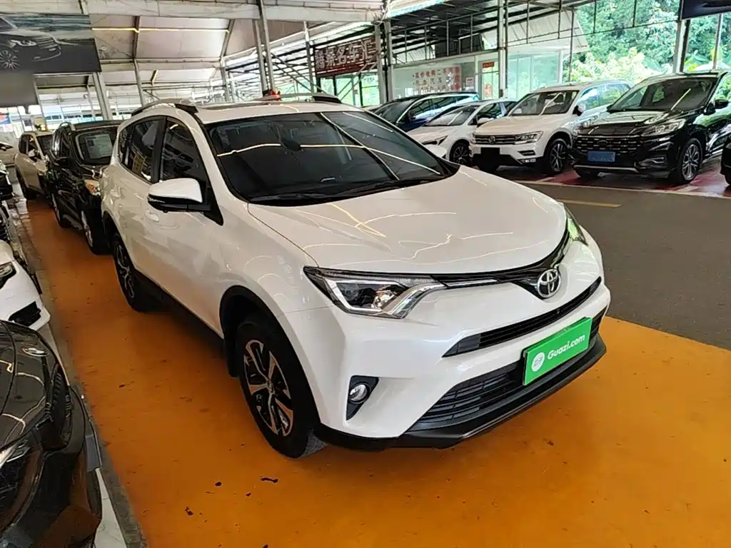 Toyota RAV4 — фото 4