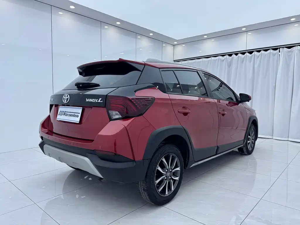 Toyota Yaris L — фото 4