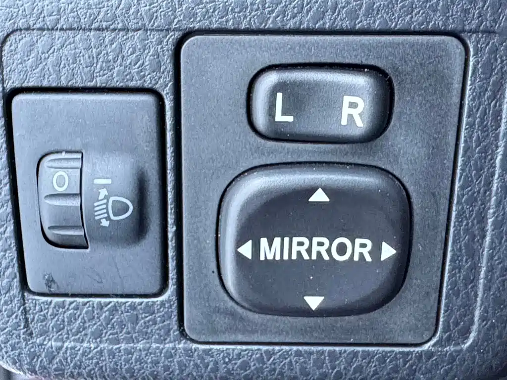 Toyota Yaris L — фото 8