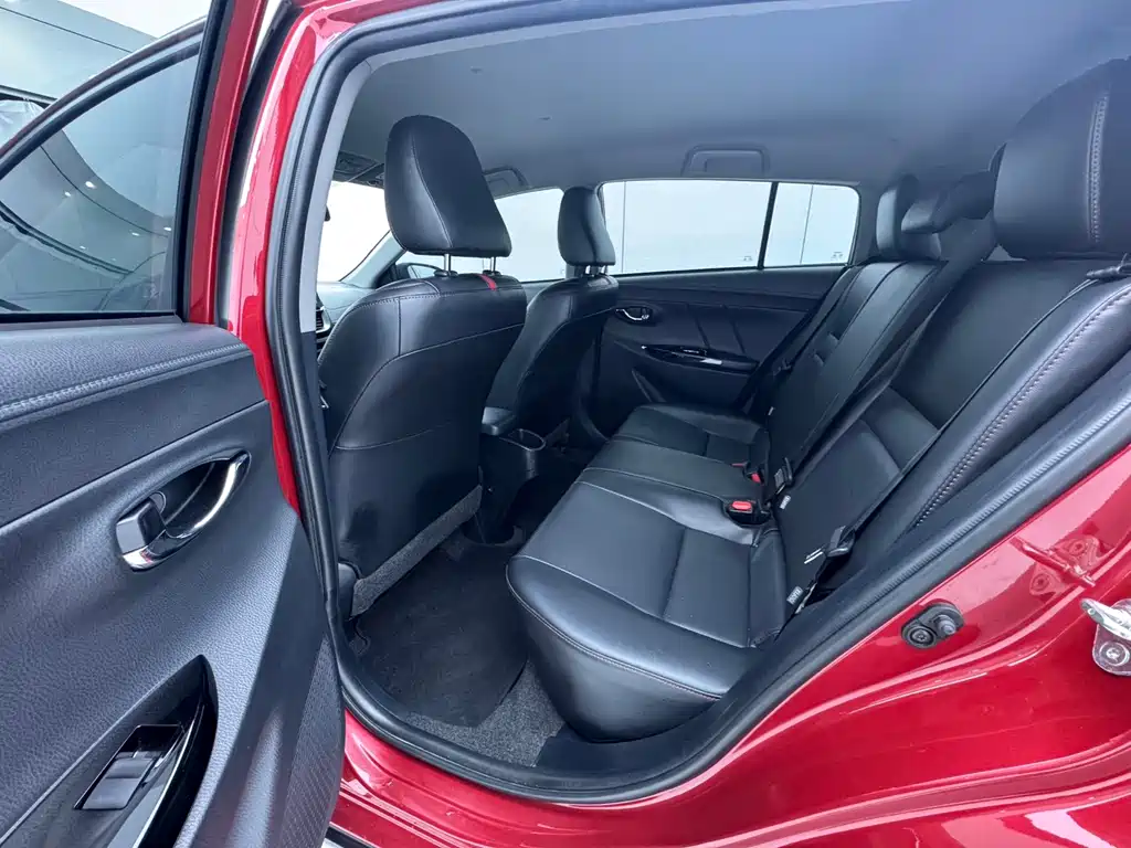 Toyota Yaris L — фото 10