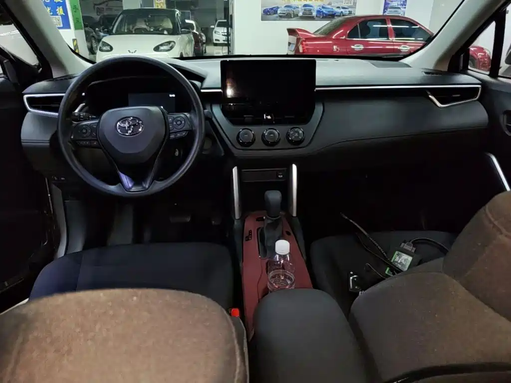 Toyota Corolla Cross — фото 10