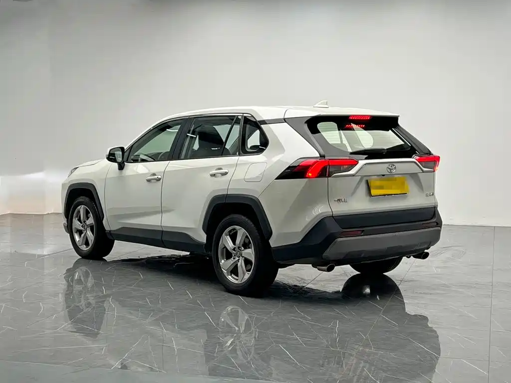 Toyota RAV4 — фото 4