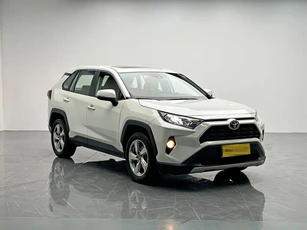 Toyota RAV4 — фото 8