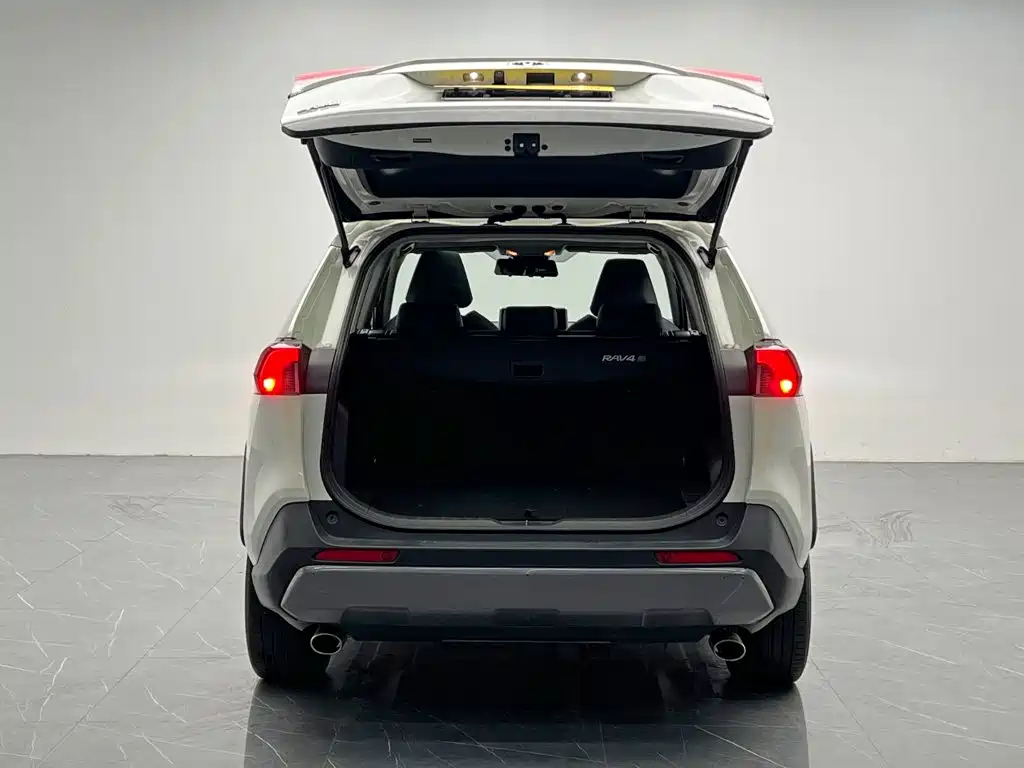 Toyota RAV4 — фото 9