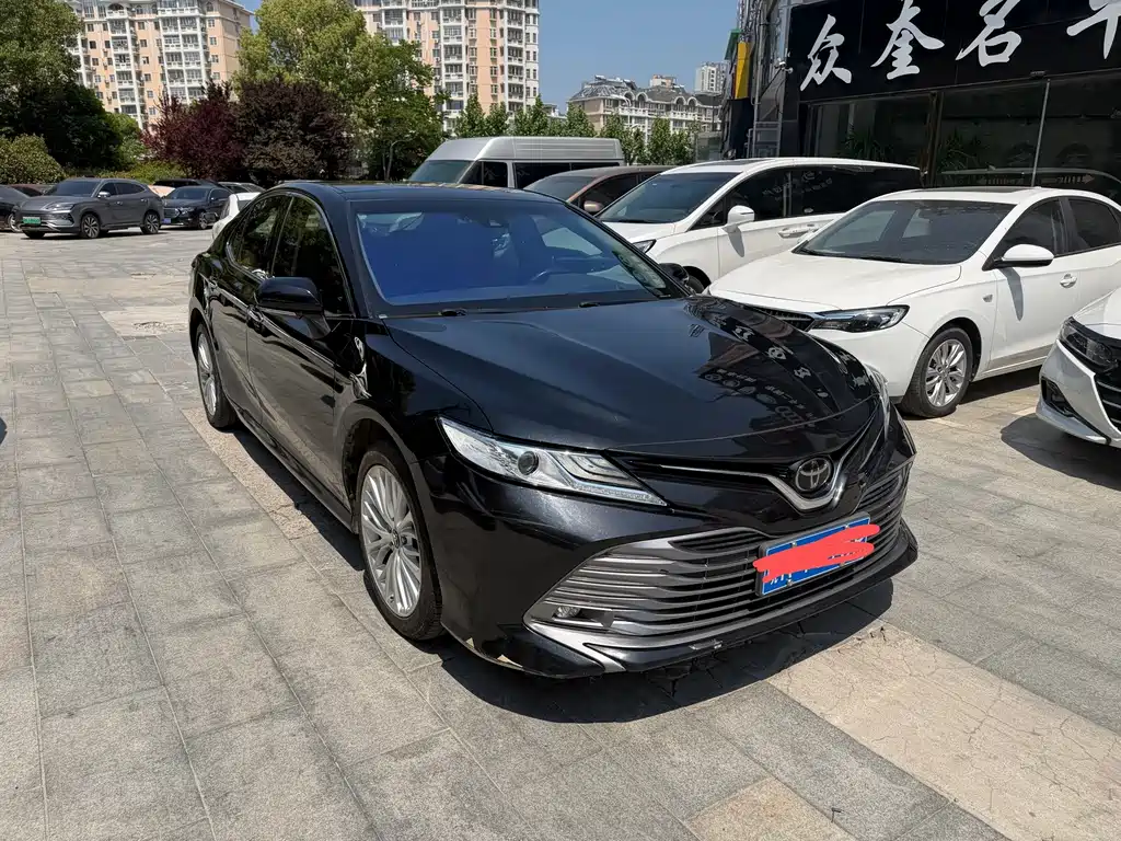 Toyota Camry — фото 5