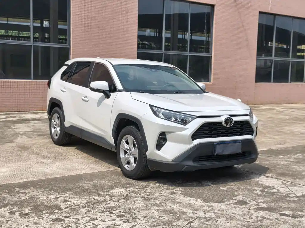 Toyota RAV4 — фото 3