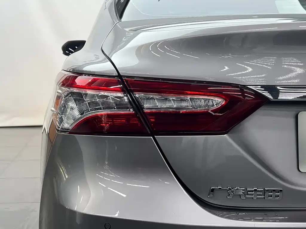Toyota Camry — фото 9