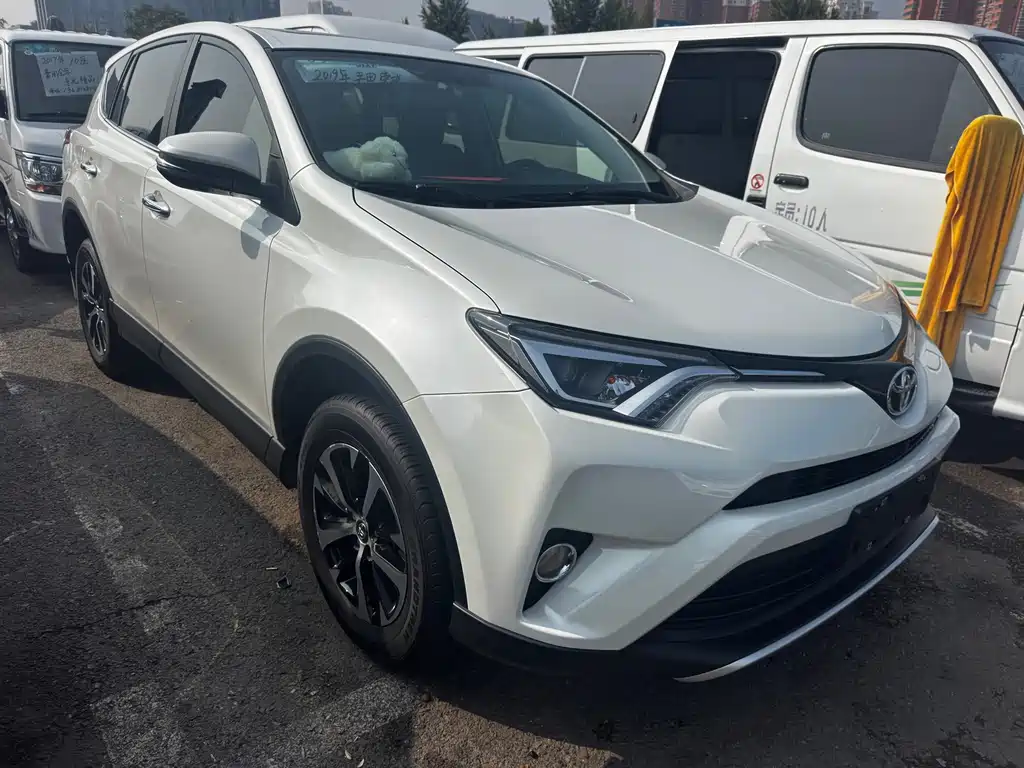 Toyota RAV4 — фото 3
