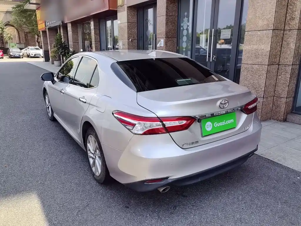 Toyota Camry — фото 5