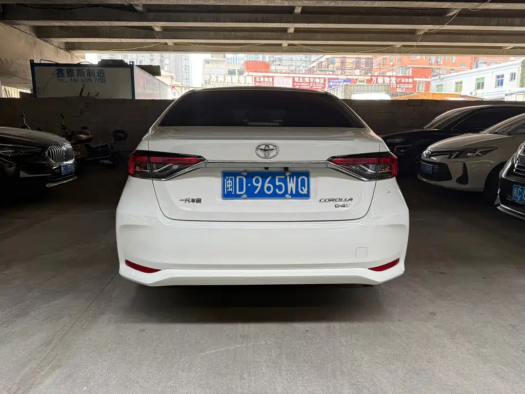 Toyota Corolla — фото 5