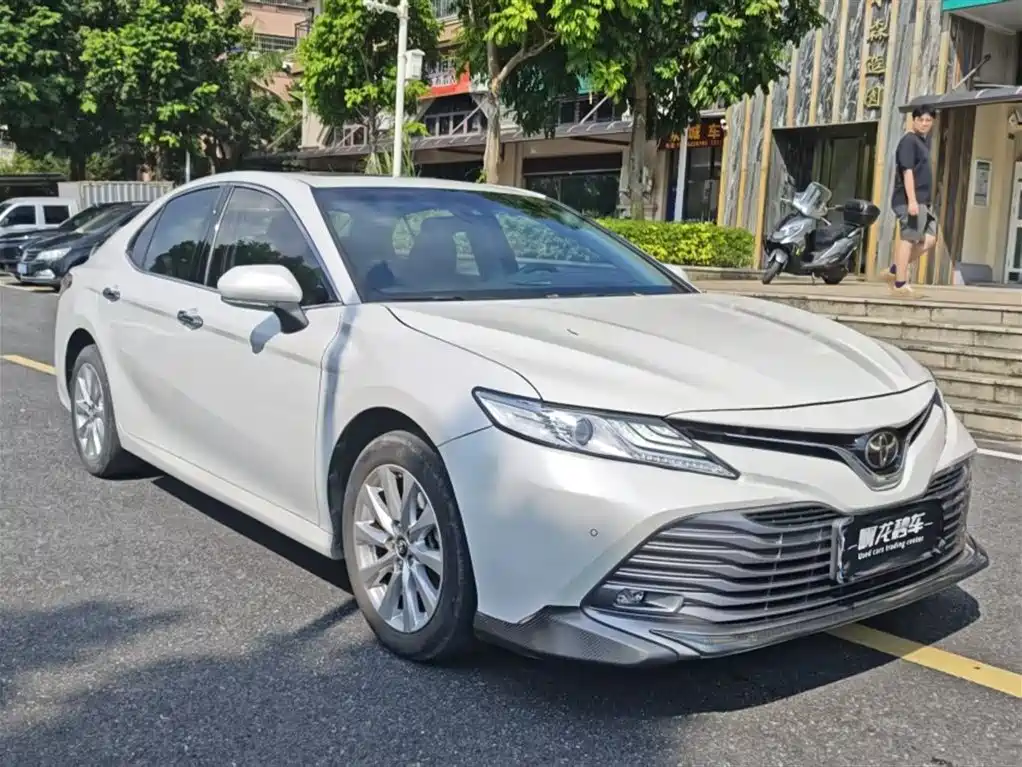 Toyota Camry — фото 3