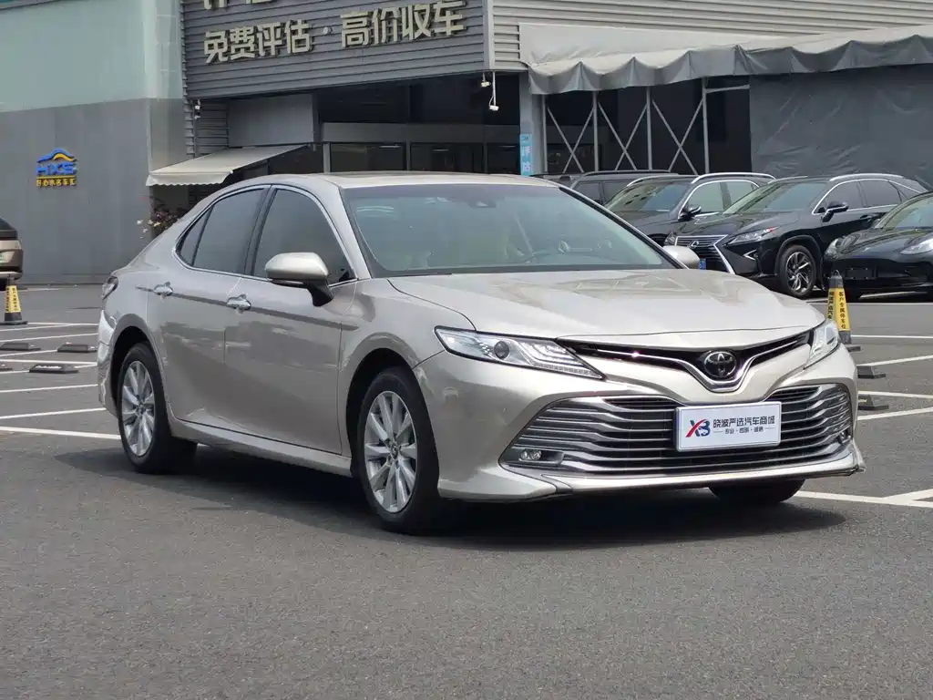 Toyota Camry — фото 6