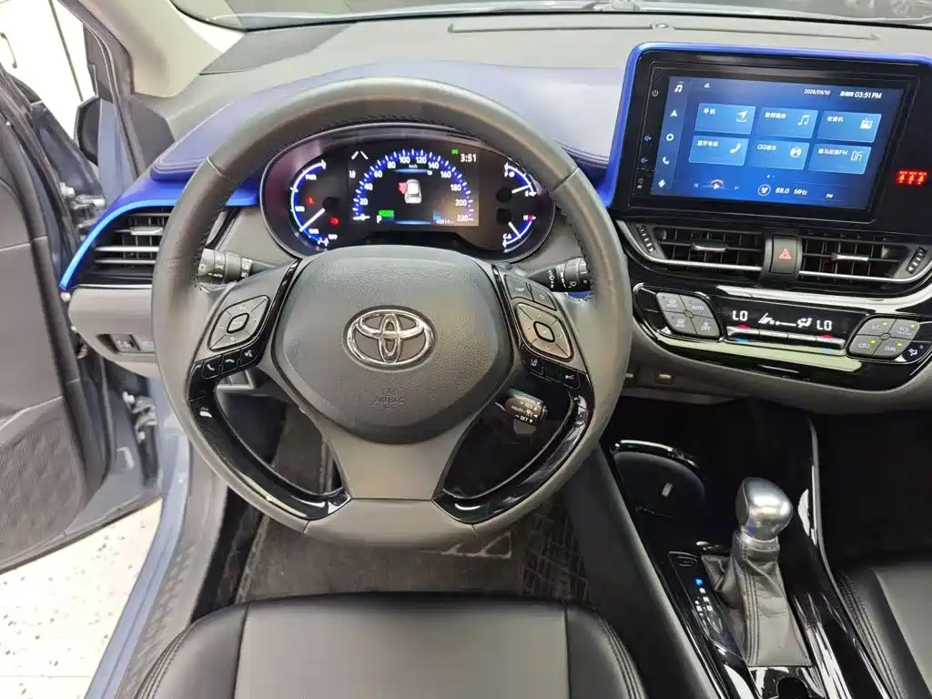 Toyota C-HR — фото 11