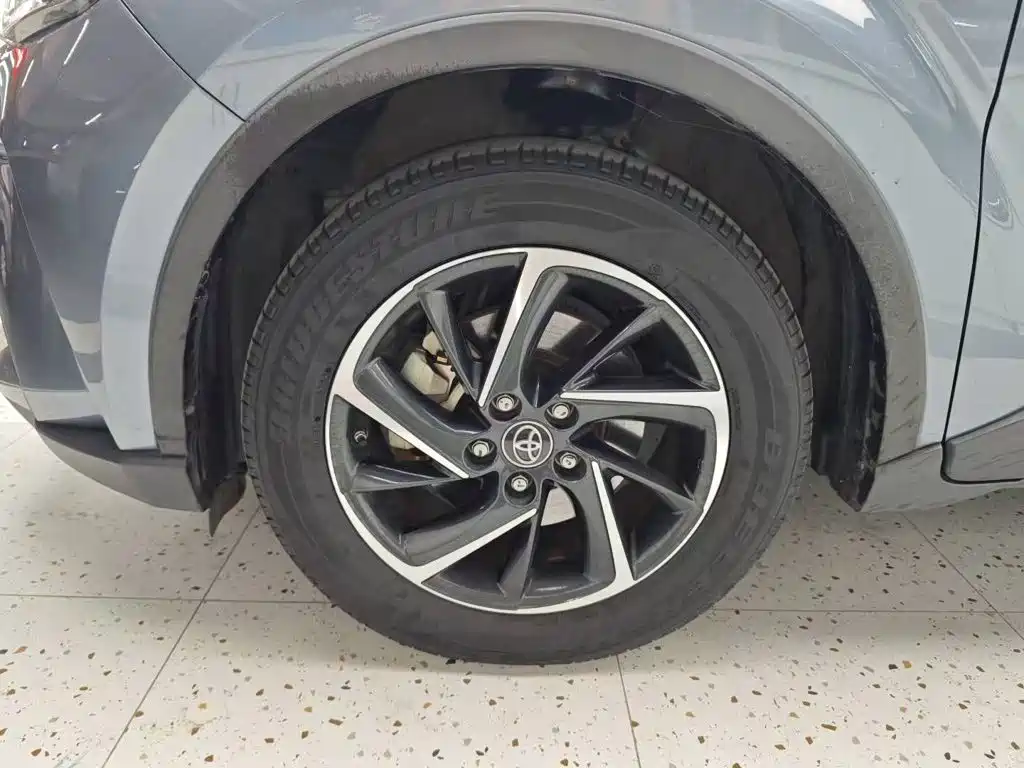 Toyota C-HR — фото 23