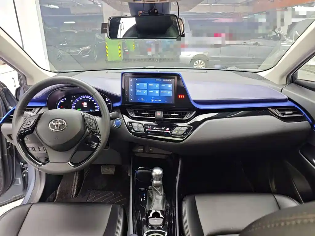 Toyota C-HR — фото 10