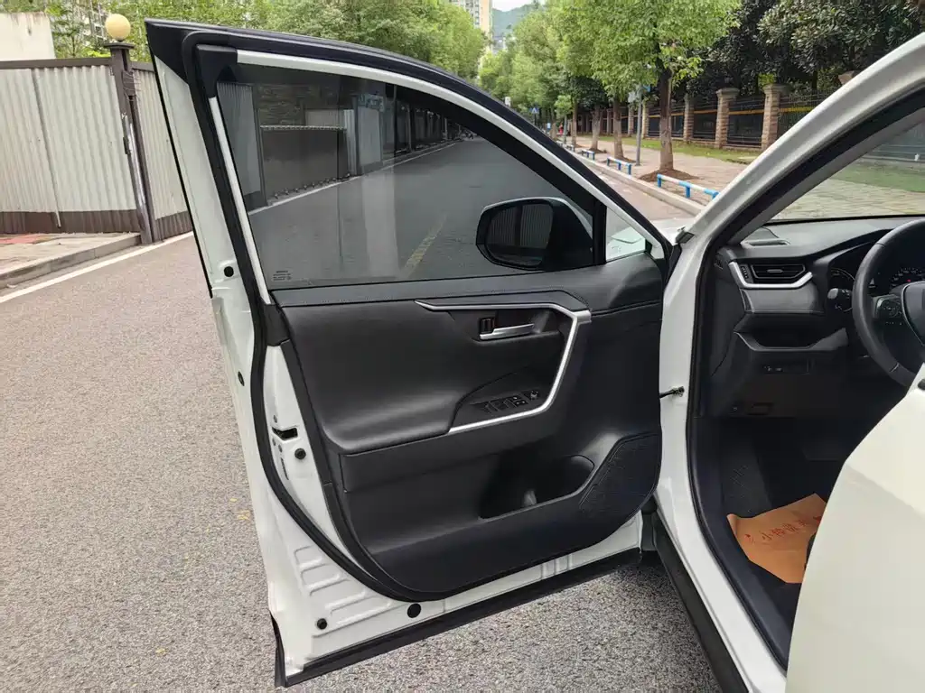 Toyota Wildlander — фото 15