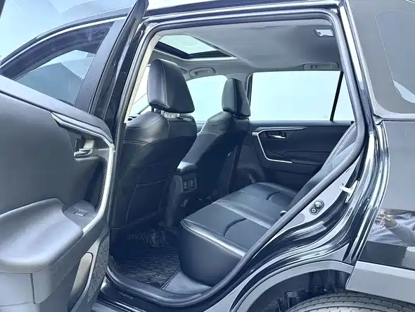 Toyota RAV4 — фото 14