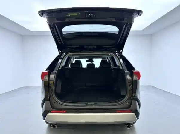 Toyota RAV4 — фото 17