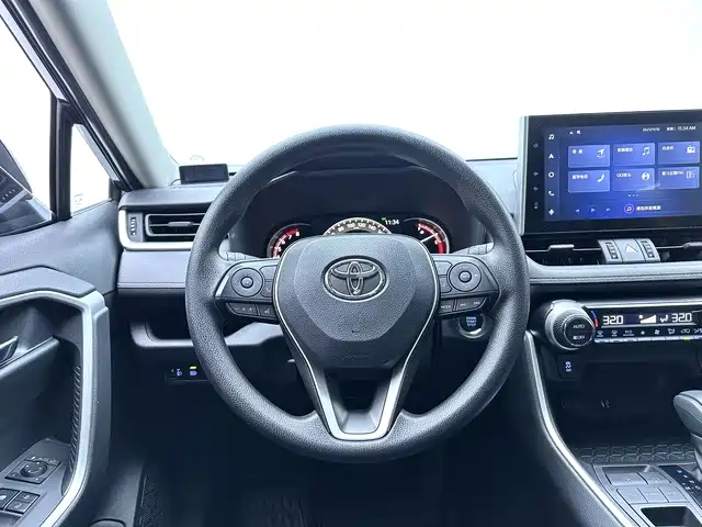 Toyota RAV4 — фото 18