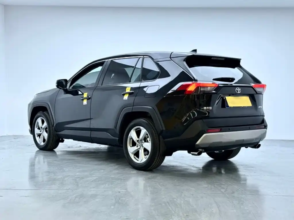 Toyota RAV4 — фото 4