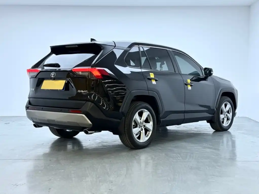 Toyota RAV4 — фото 6