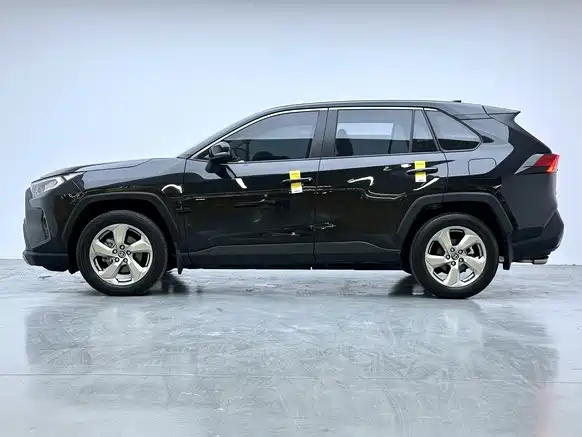 Toyota RAV4 — фото 7