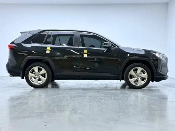 Toyota RAV4 — фото 8