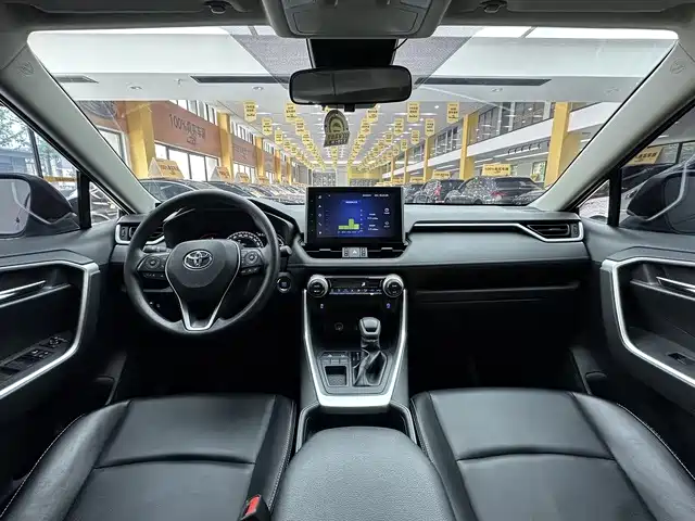 Toyota RAV4 — фото 9