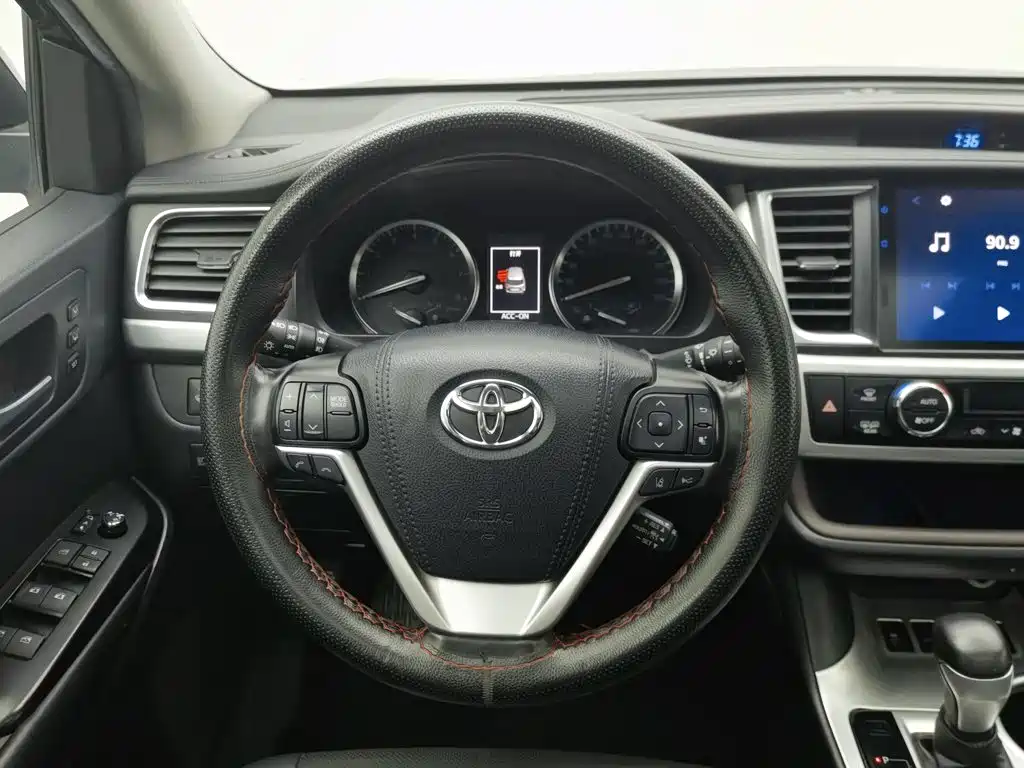 Toyota Highlander — фото 11