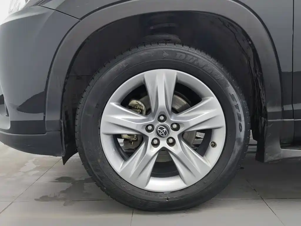 Toyota Highlander — фото 17