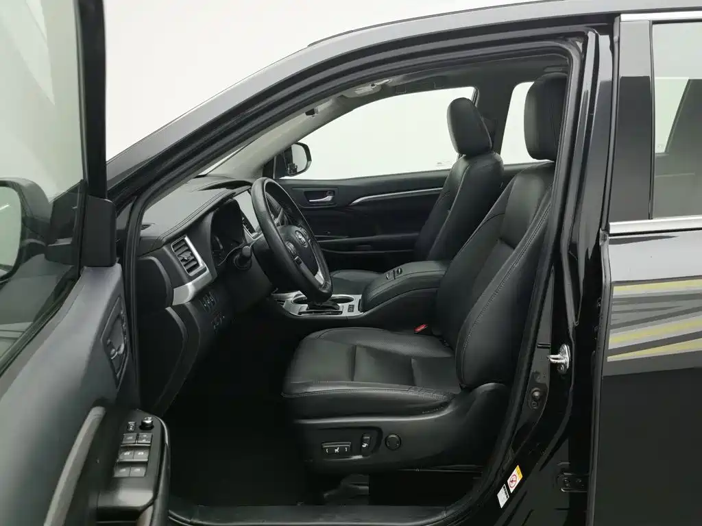 Toyota Highlander — фото 10