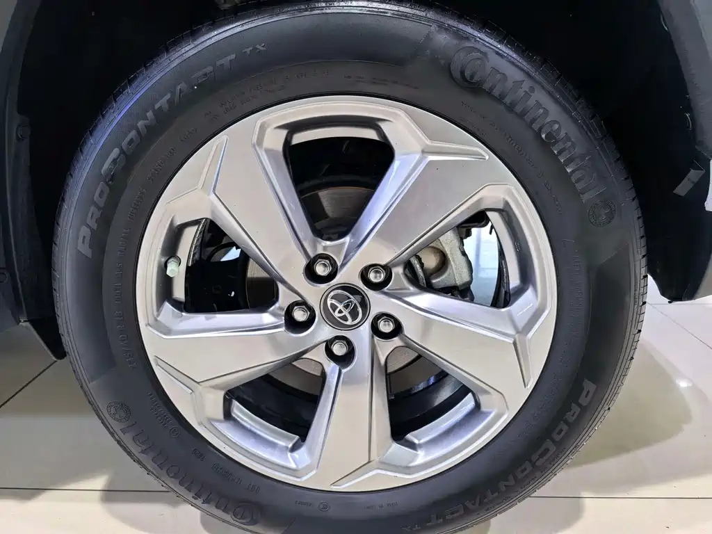 Toyota RAV4 — фото 15