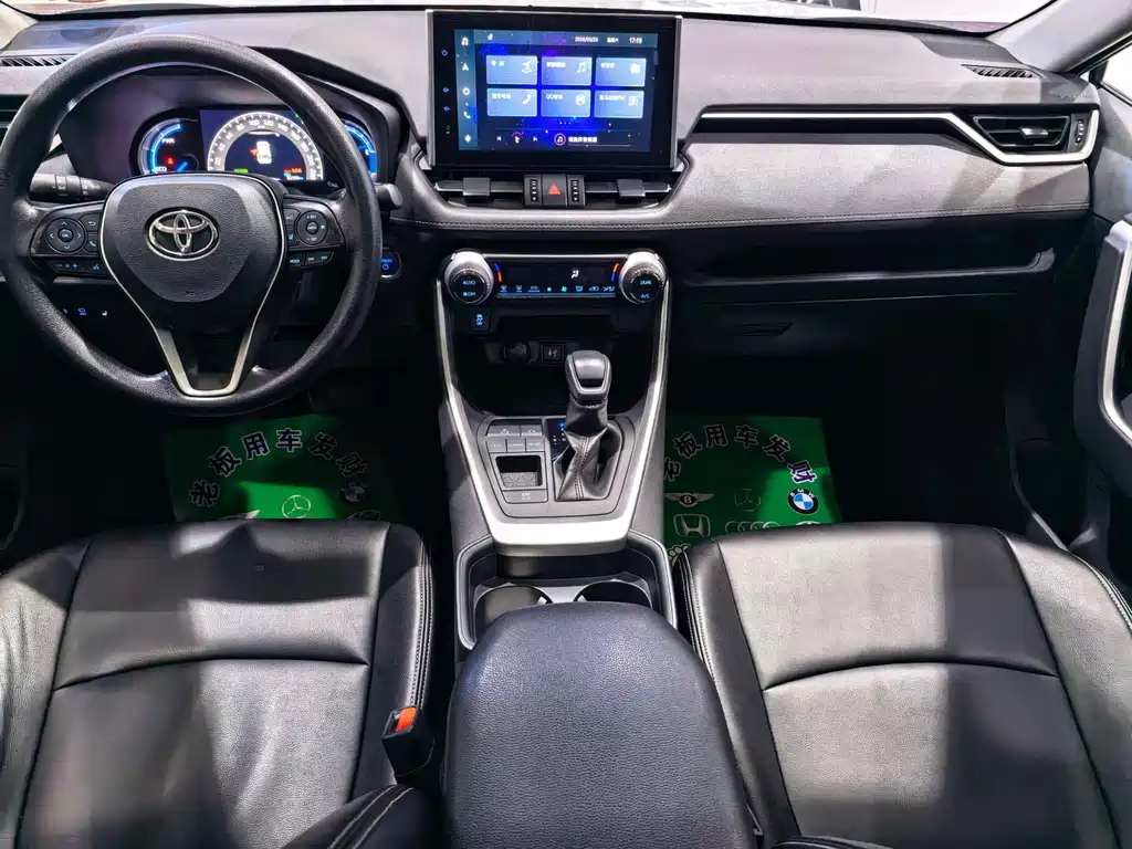 Toyota RAV4 — фото 9