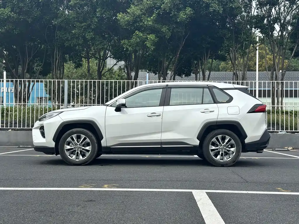 Toyota Wildlander — фото 2