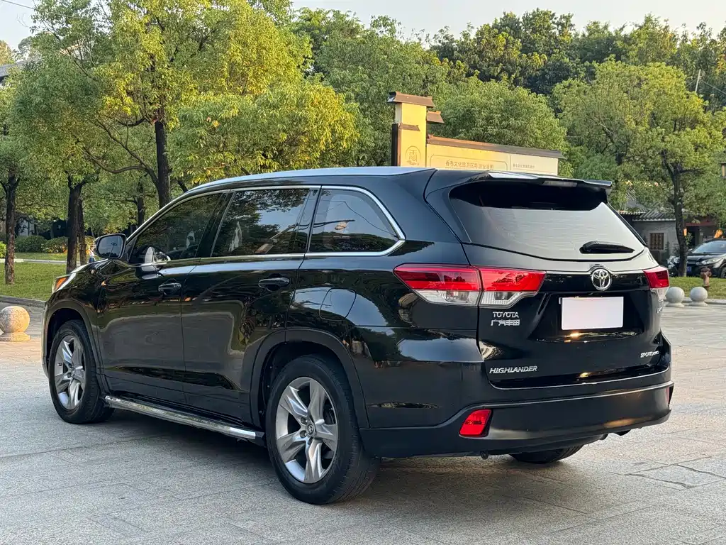 Toyota Highlander — фото 13