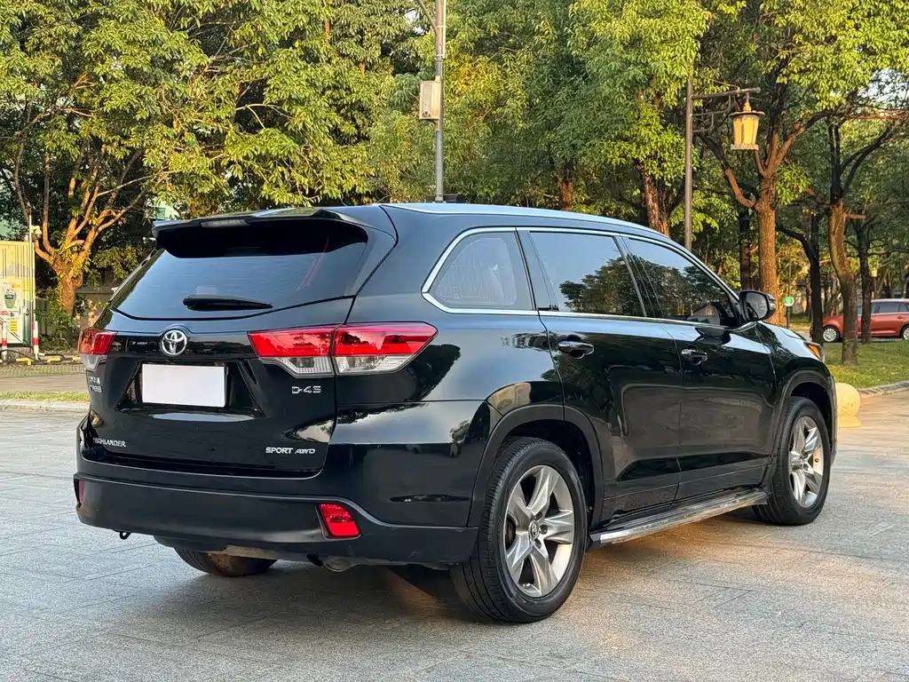 Toyota Highlander — фото 14