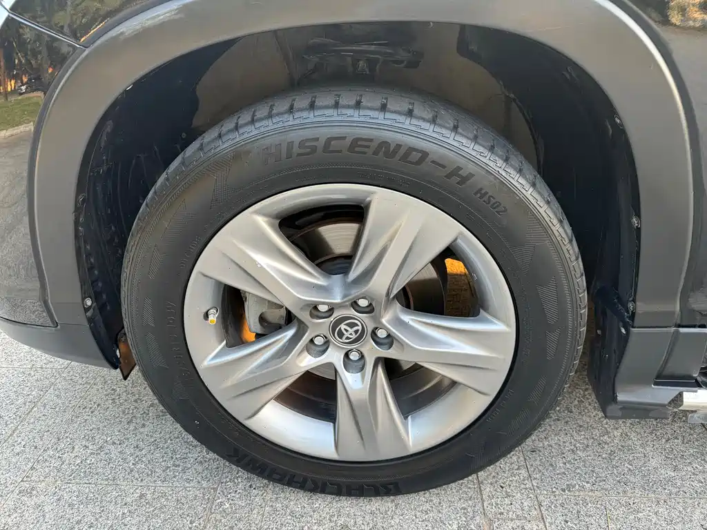 Toyota Highlander — фото 19