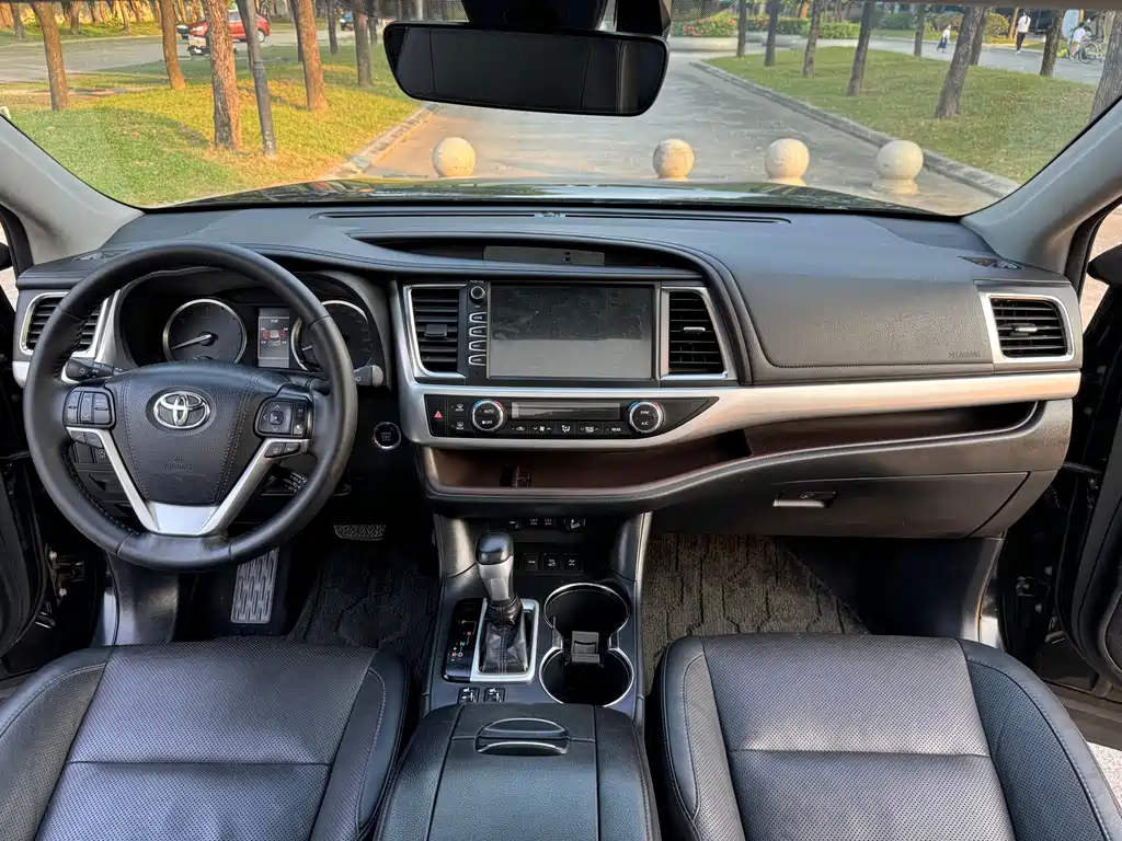 Toyota Highlander — фото 5