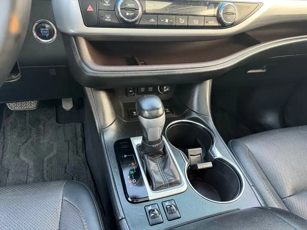 Toyota Highlander — фото 10