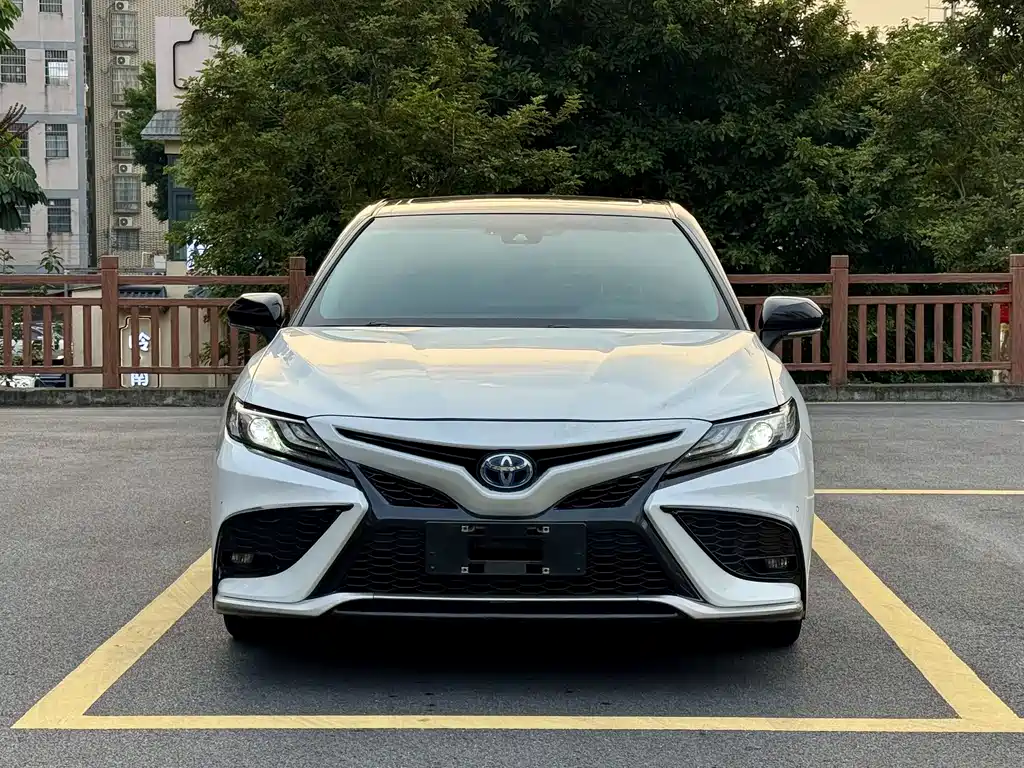 Toyota Camry — фото 3